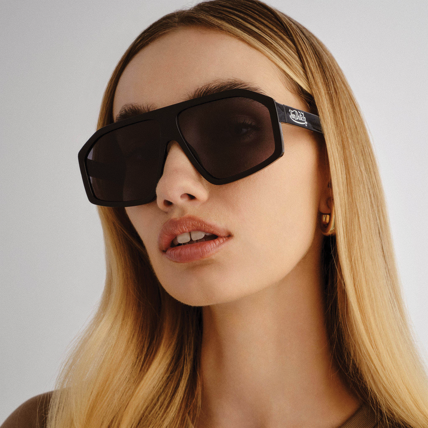 VON DUTCH x AIRE DISGRACED SUNGLASSES - BLACK