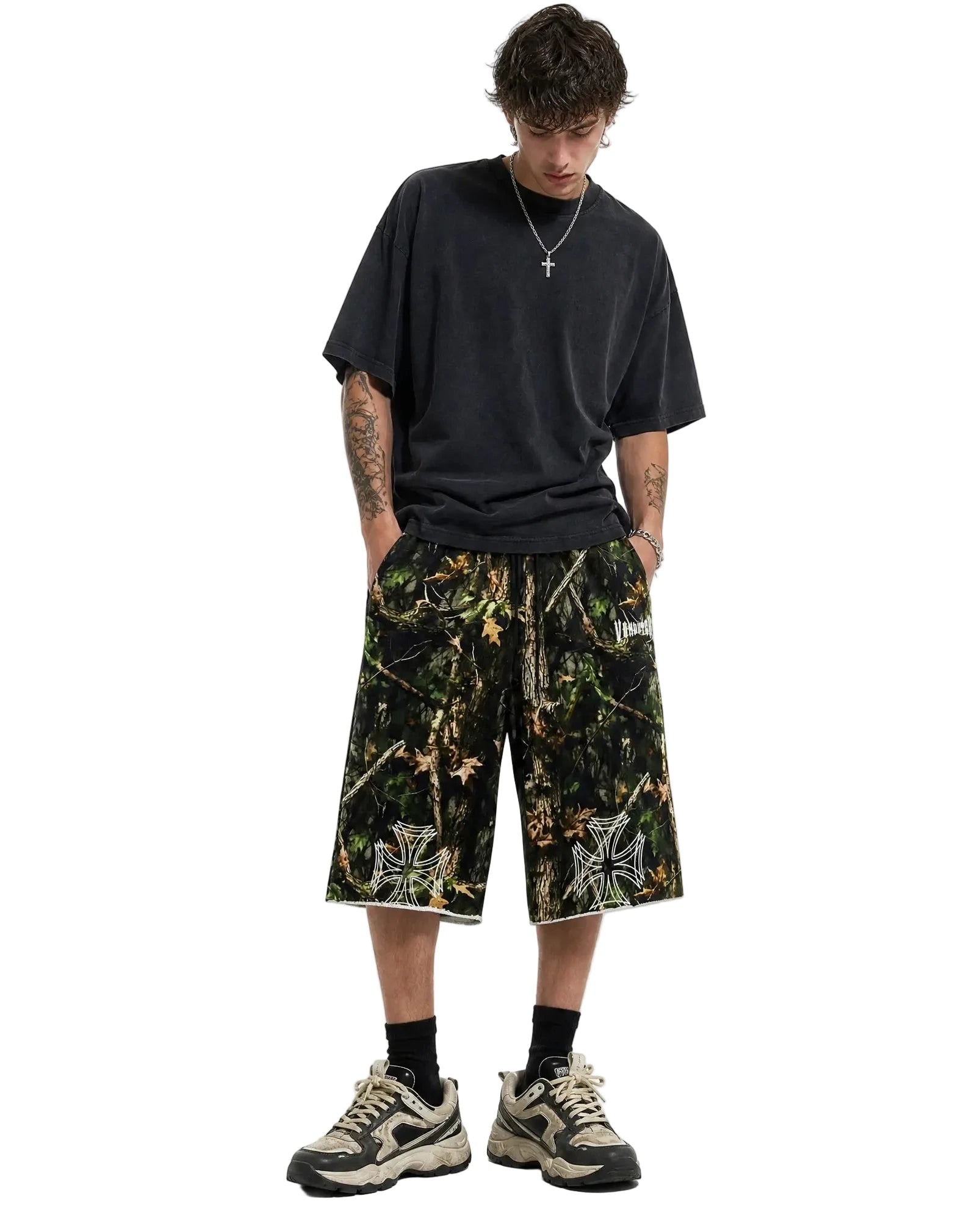 TREE CAMO - LA OVER-SIZED 3/4 SHORTS | Von Dutch