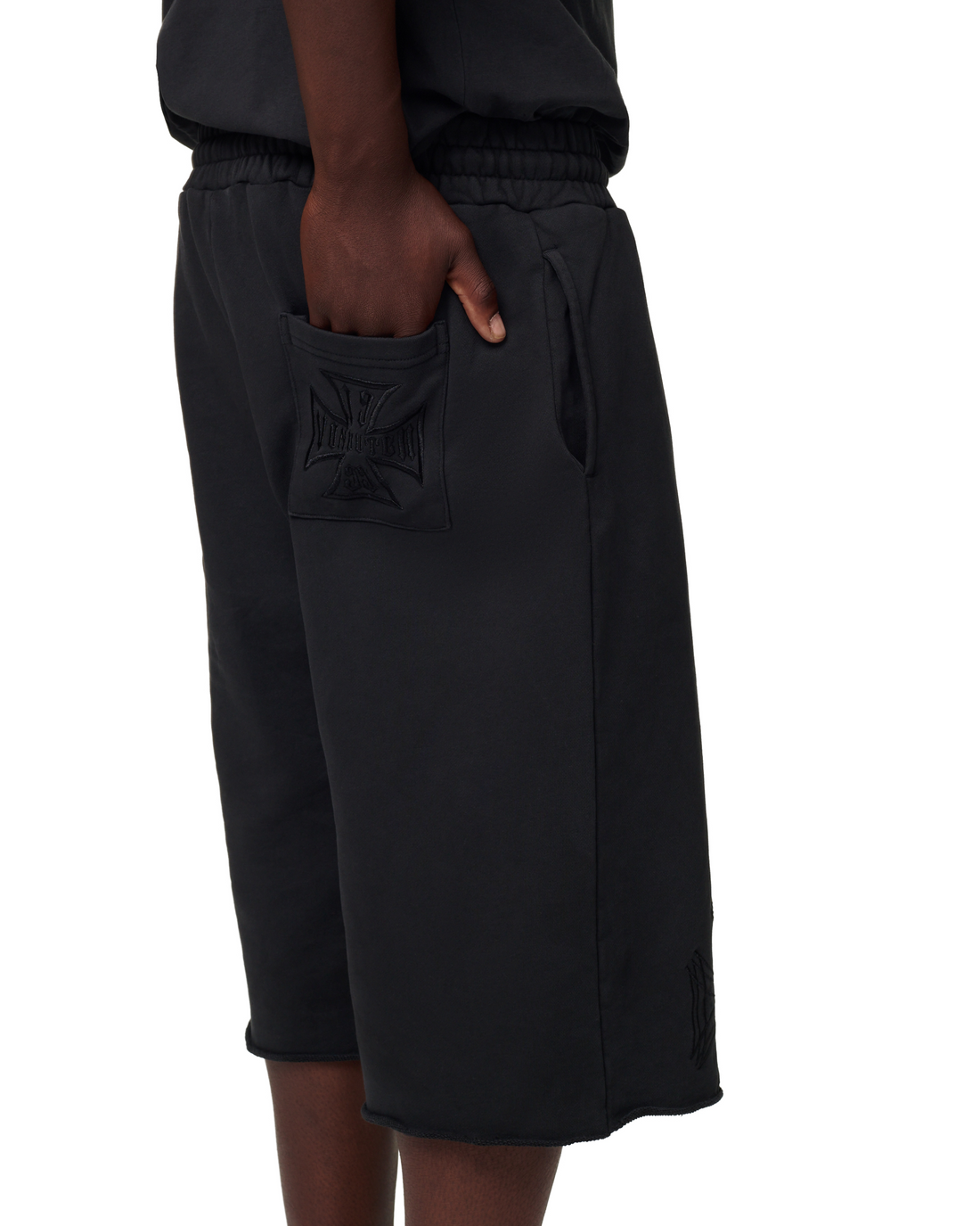 NOIR - LA OVER-SIZED 3/4 SHORTS — image 6